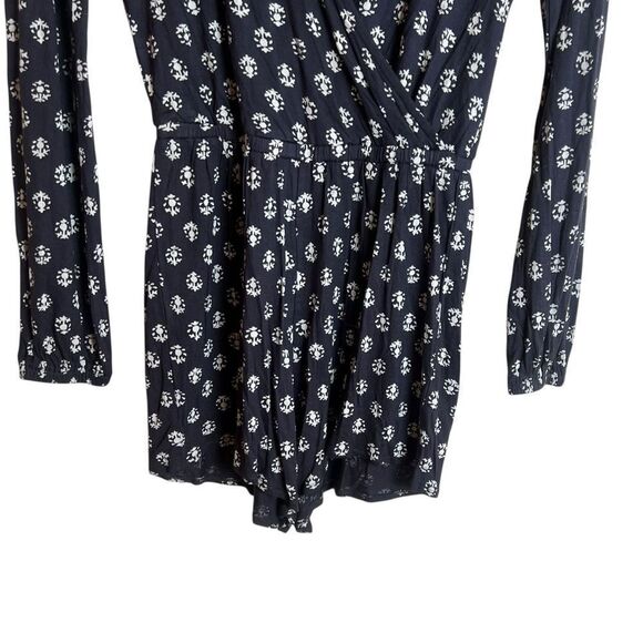 3 for $30! Billabong patterned romper. Size small - Picture 6 of 11